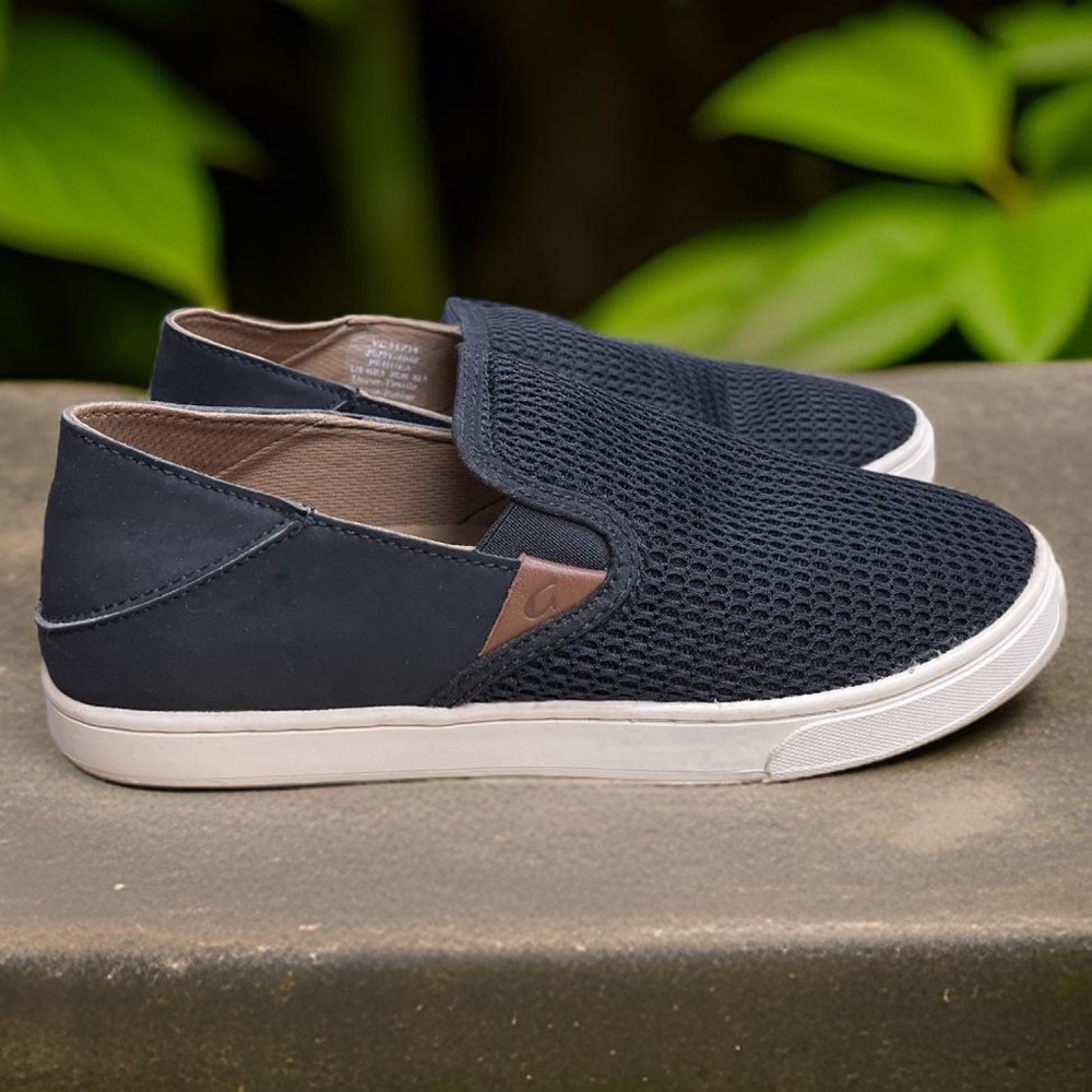 🔥BEAUTIFUL OLUKAI SLIP ONS🔥